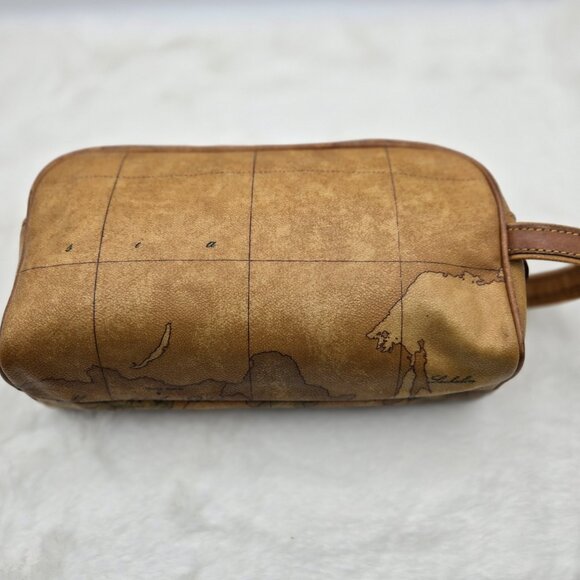 Geo Classic Clutch Bag - Picture 2 of 5